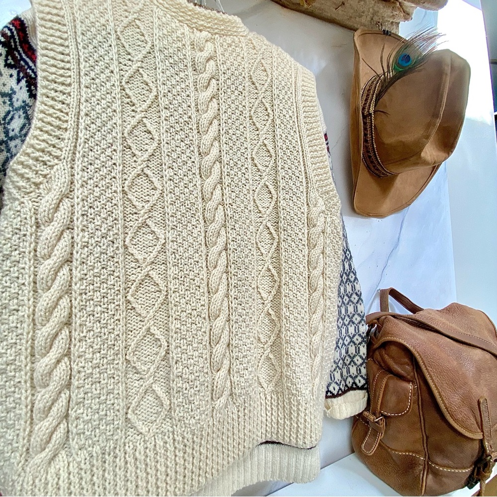 Rare ARTISAN cable knit prairie wool vest w granny cottage cabin country vibe - Picture 10 of 13